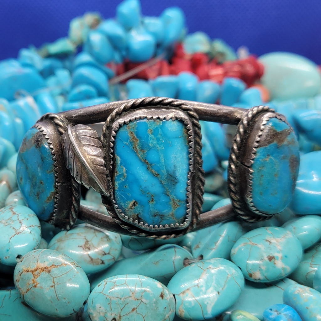 Navajo Three Stone Turquoise Silver Cuff Slightly Adjustable 390$